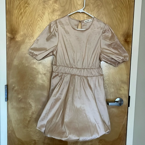 Beautiful champagne color dress. Balloon bottom size large ! - Picture 1 of 5